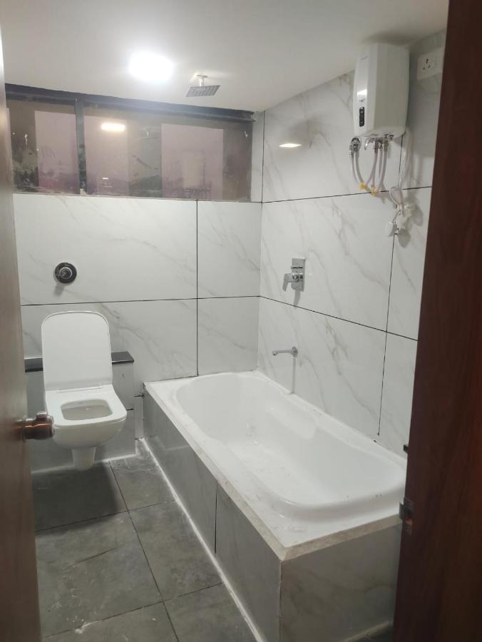 Hotel Lee Park 아흐메다바드 외부 사진