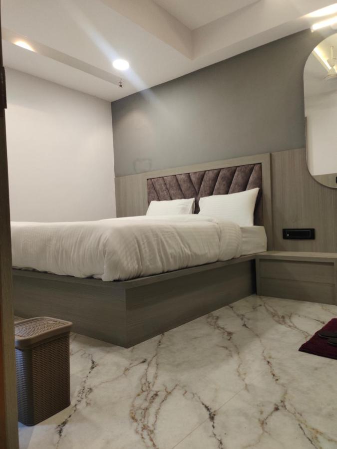 Hotel Lee Park 아흐메다바드 외부 사진
