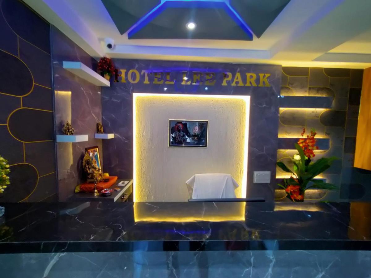 Hotel Lee Park 아흐메다바드 외부 사진