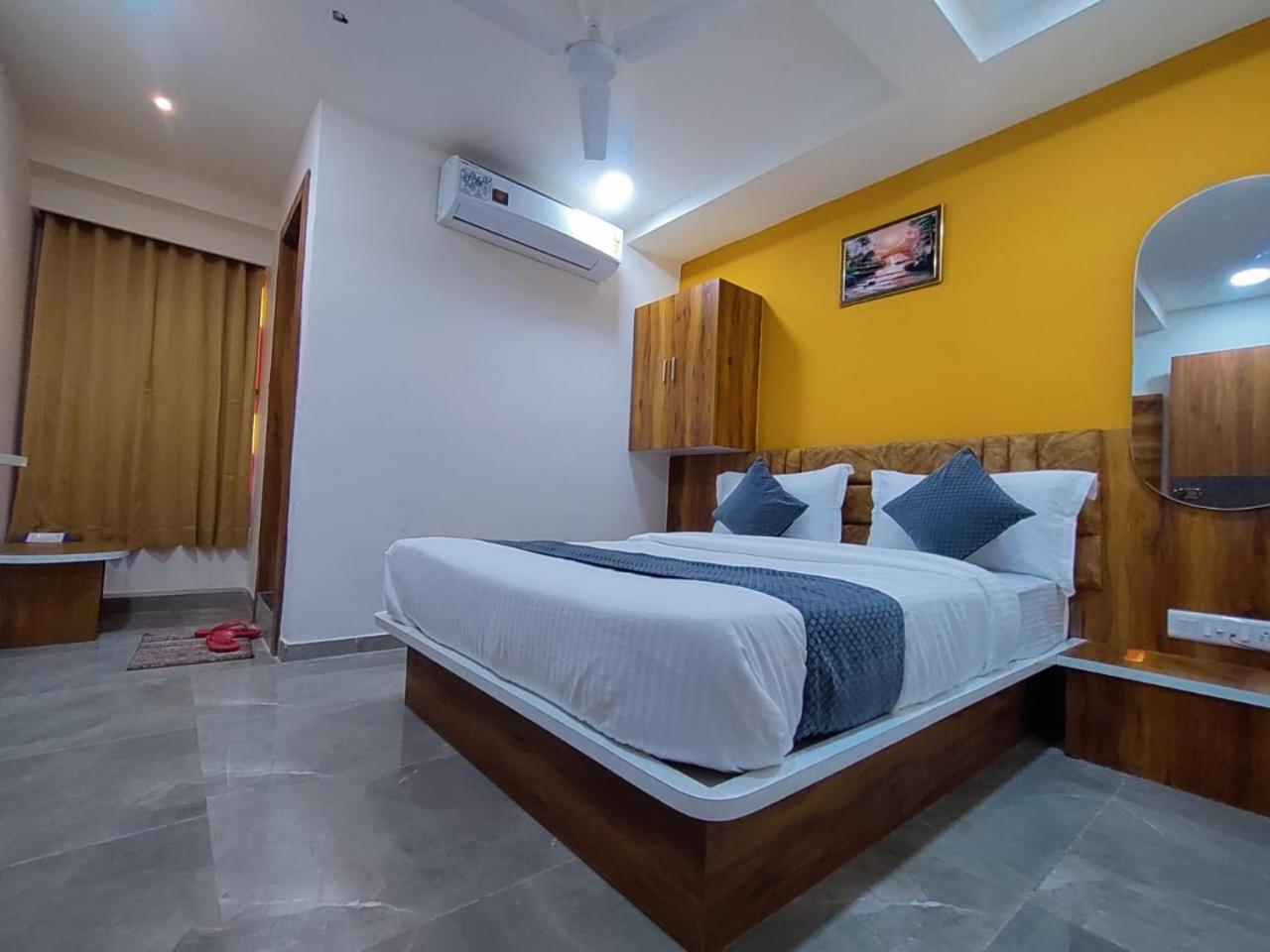Hotel Lee Park 아흐메다바드 외부 사진