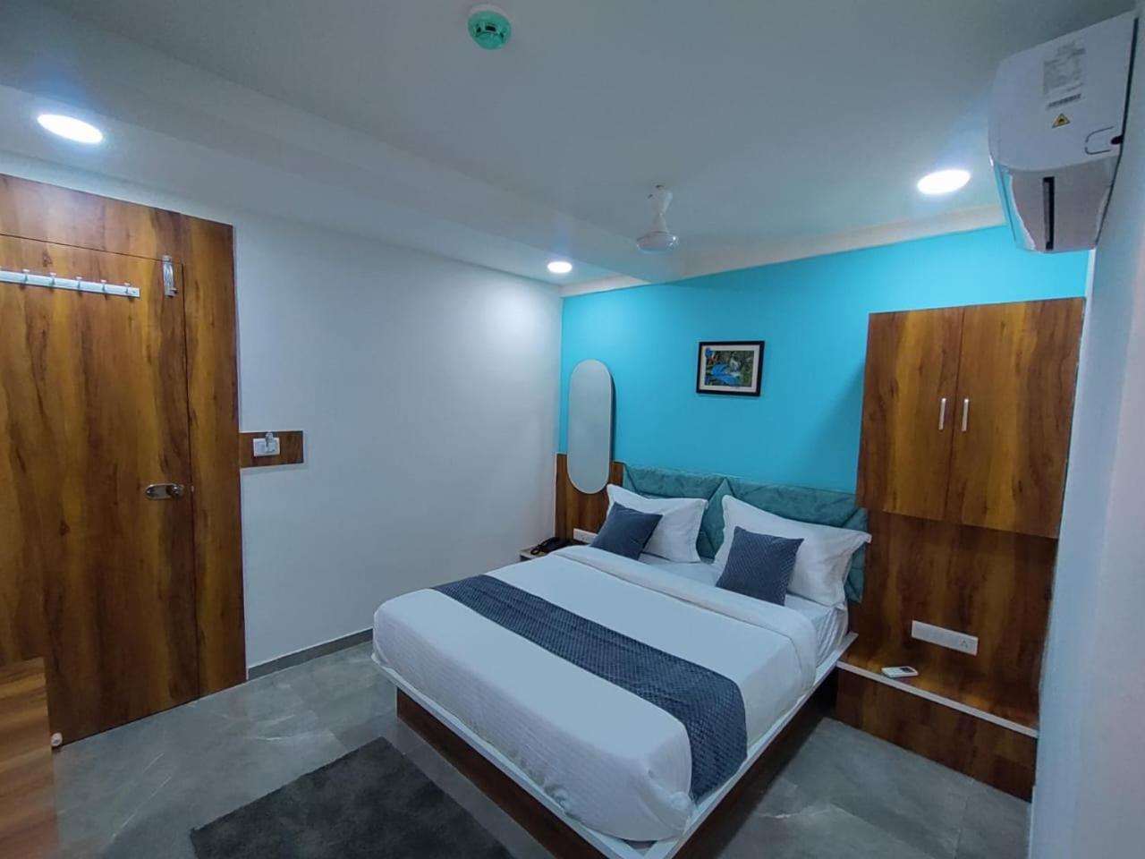 Hotel Lee Park 아흐메다바드 외부 사진
