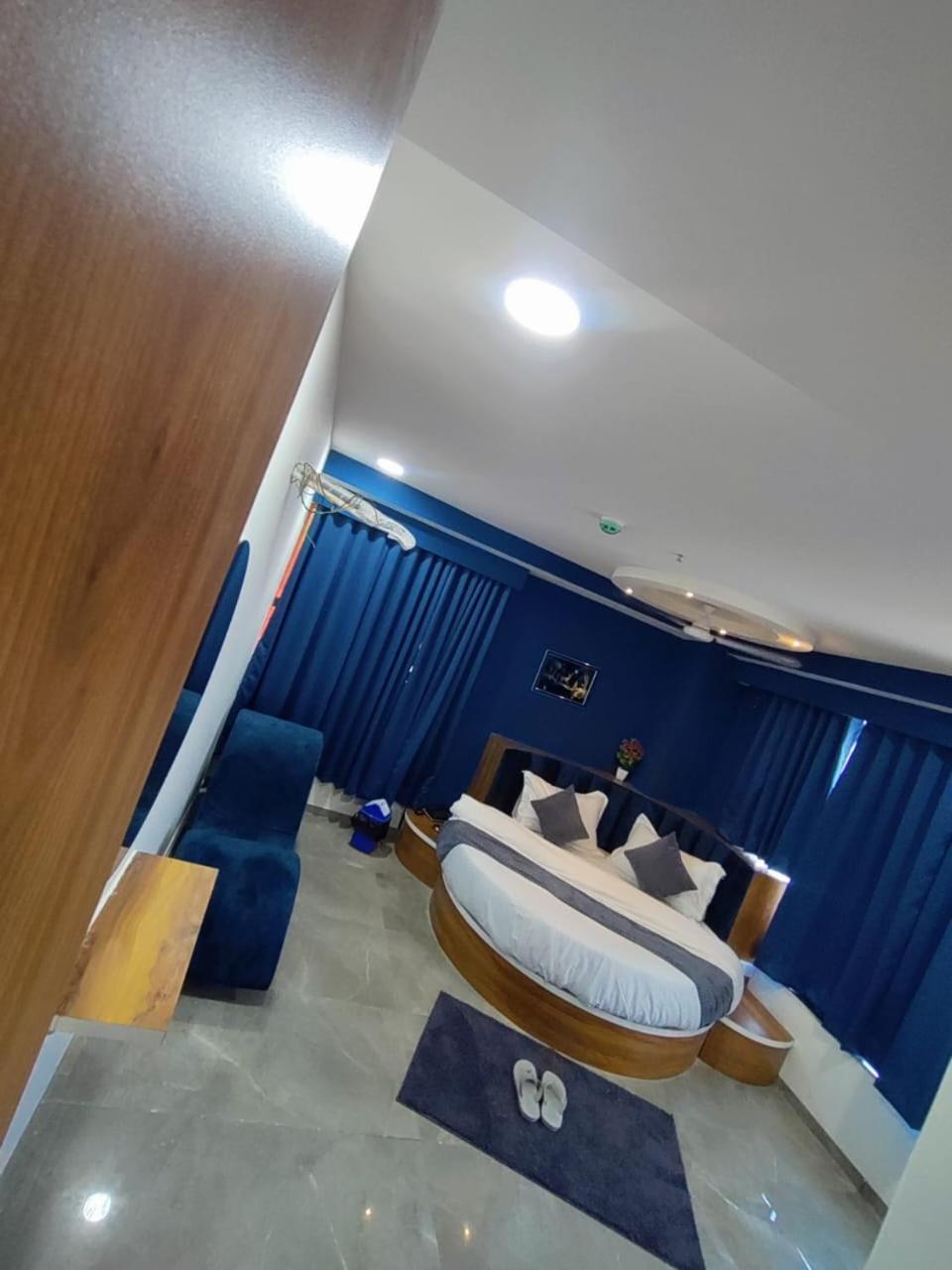Hotel Lee Park 아흐메다바드 외부 사진