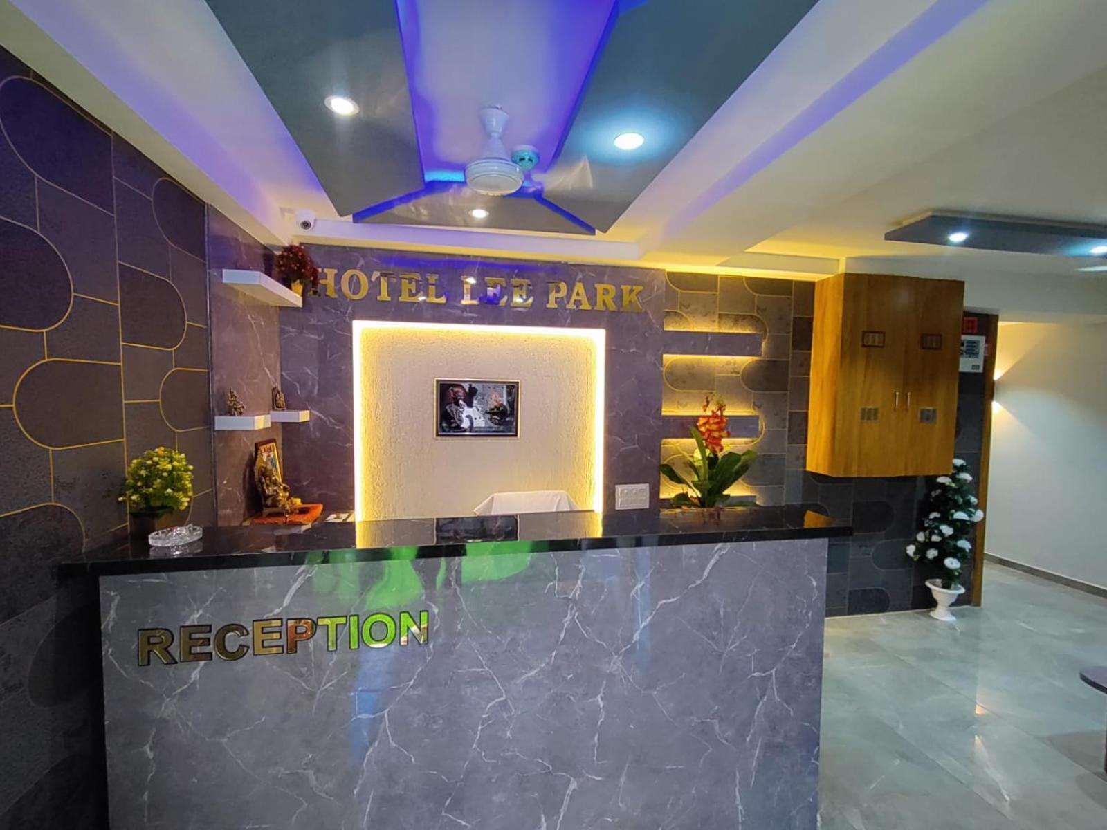 Hotel Lee Park 아흐메다바드 외부 사진