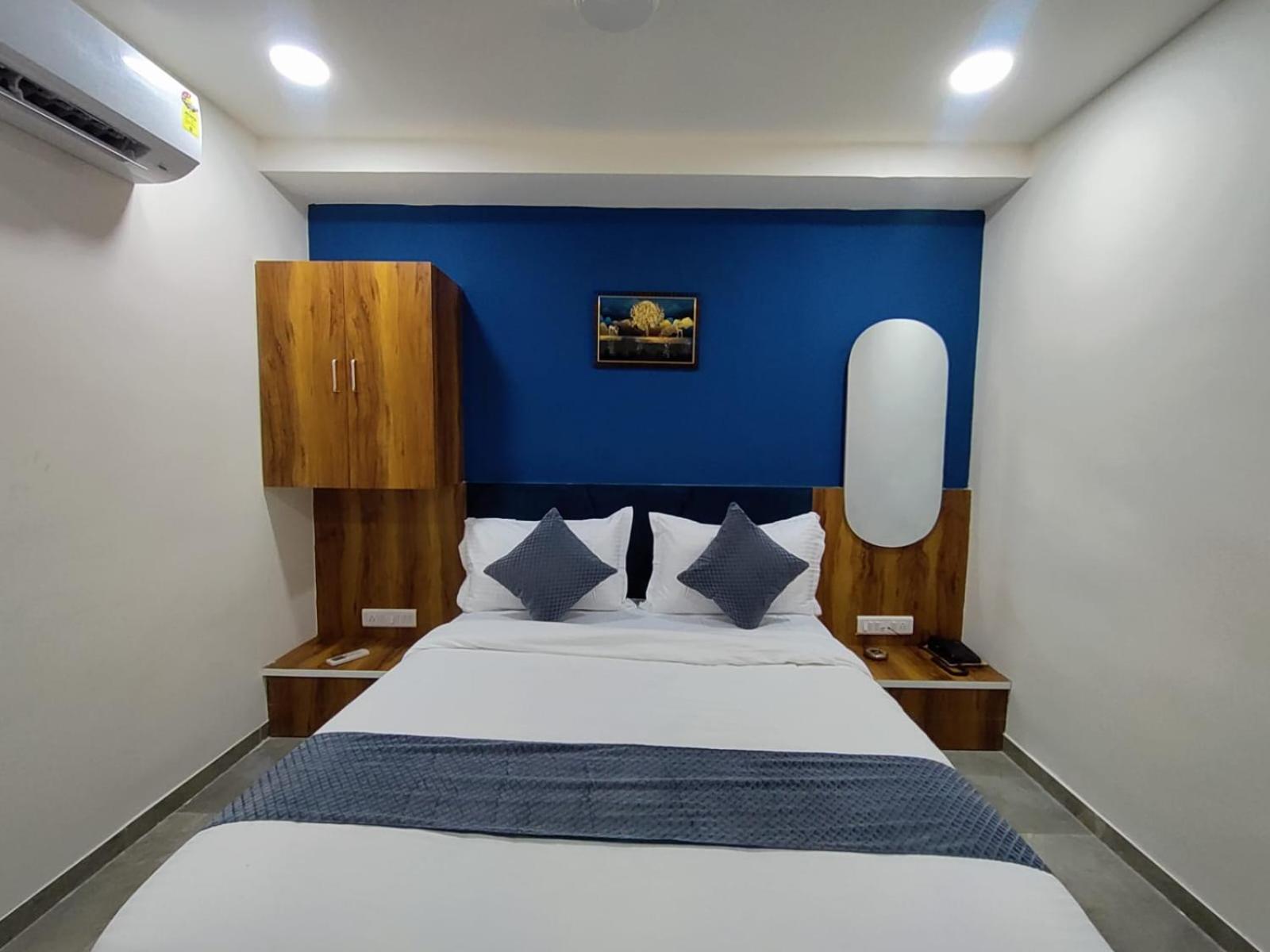 Hotel Lee Park 아흐메다바드 외부 사진