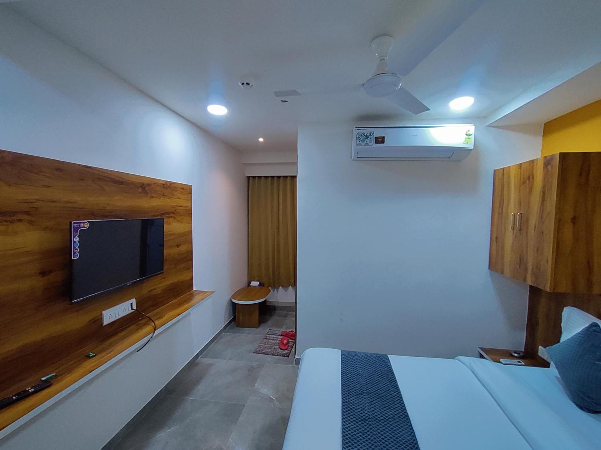 Hotel Lee Park 아흐메다바드 외부 사진